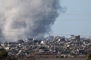 L'armée israélienne a annoncé mardi avoir lancé une offensive terrestre majeure à Gaza-ville. KEYSTONE/EPA/ATEF SAFADI